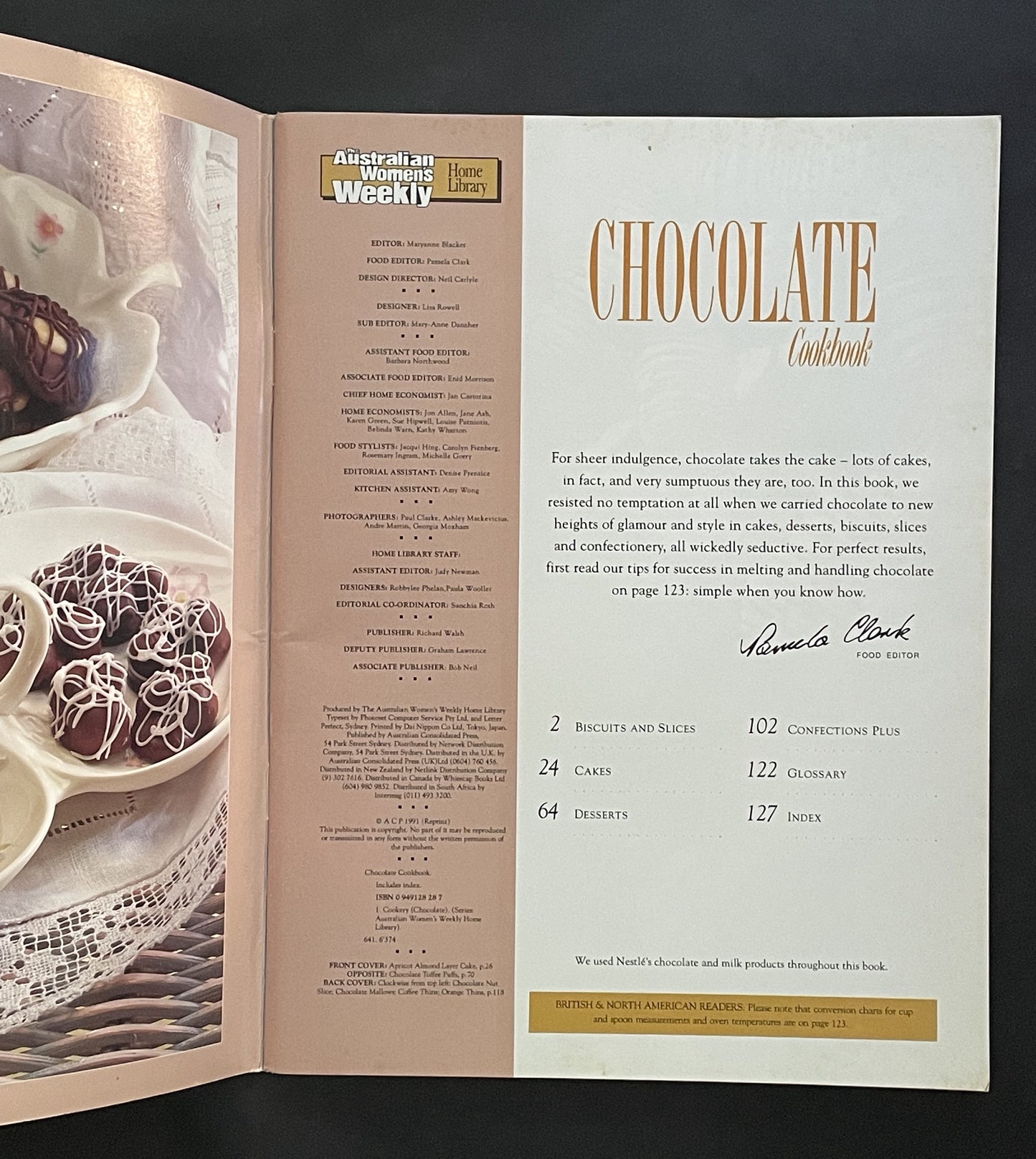 Chocolate Cookbook by Maryanne Blacker