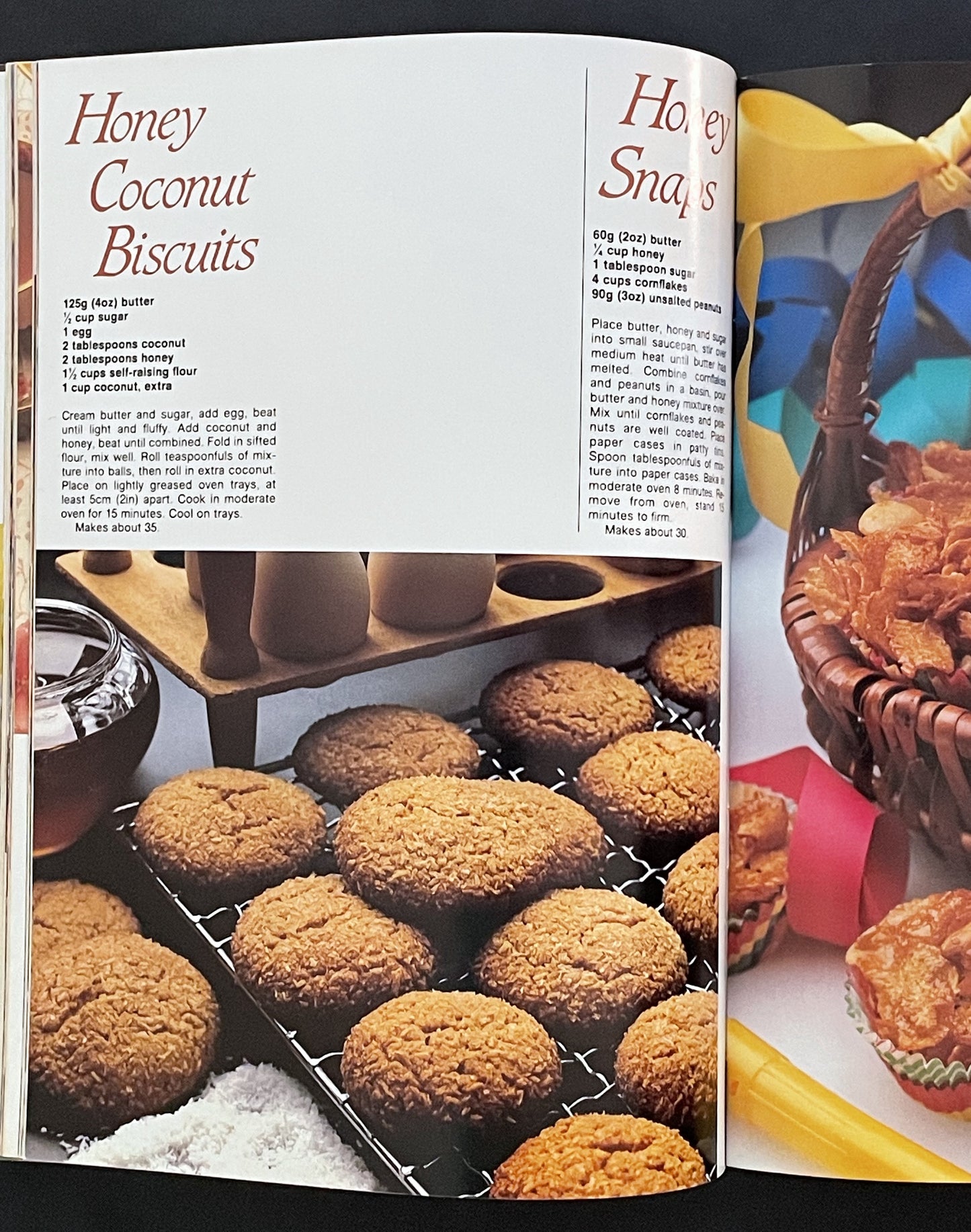 The Big Book of Beautiful Biscuits by Australian Women's Weekly