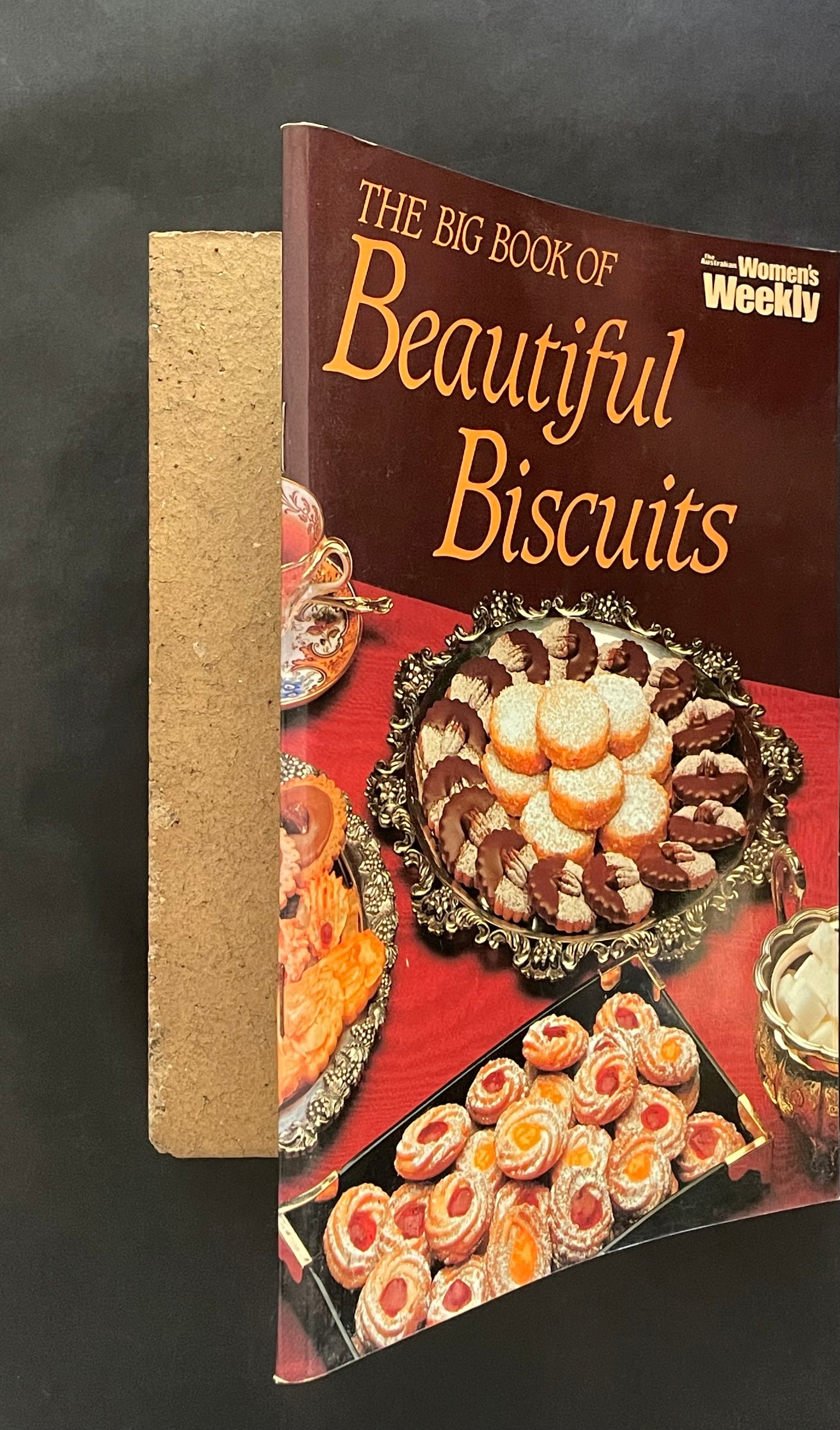 The Big Book of Beautiful Biscuits by Australian Women's Weekly