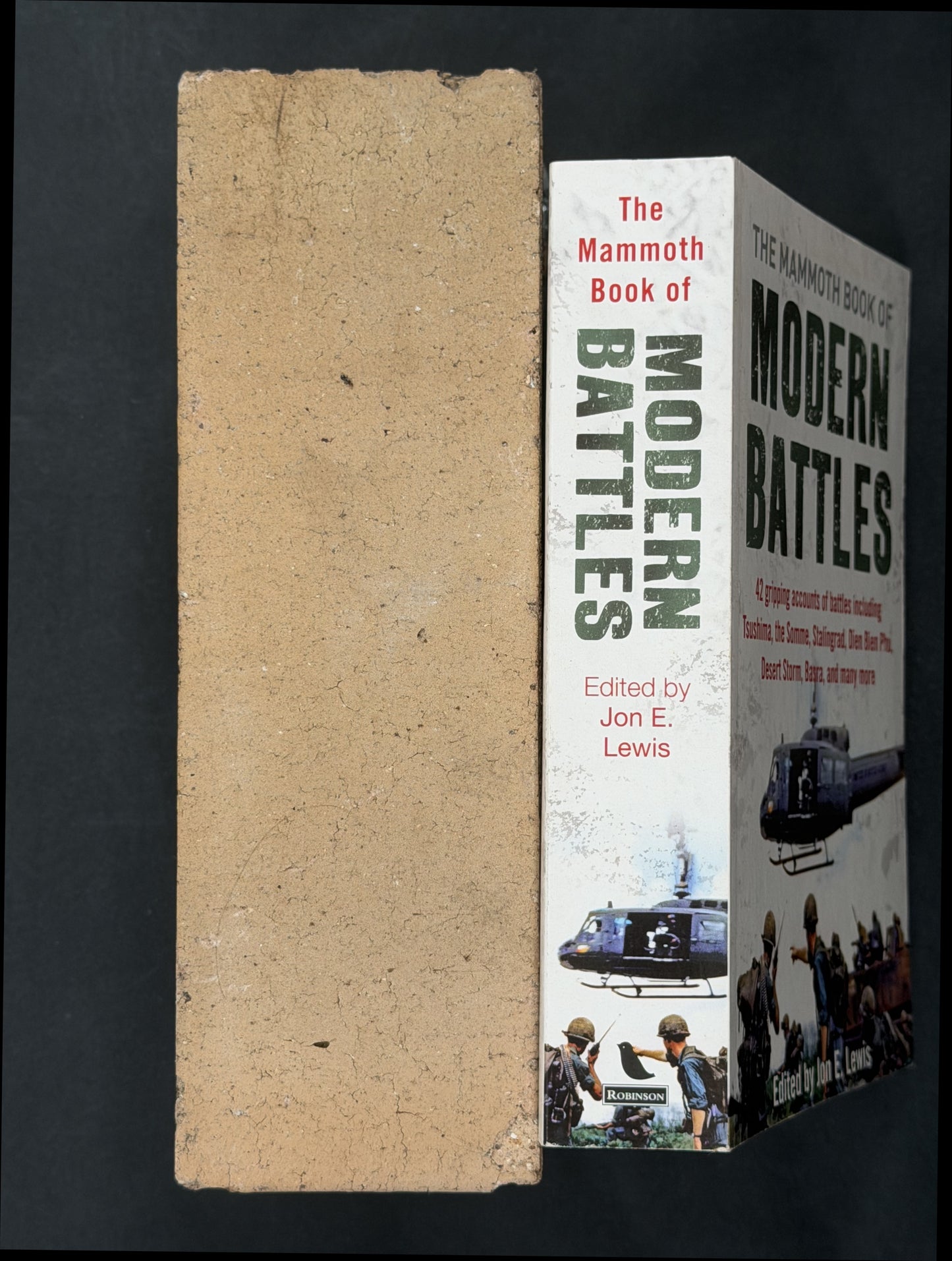 The Mammoth Book of Modern Battles by Jon E. Lewis
