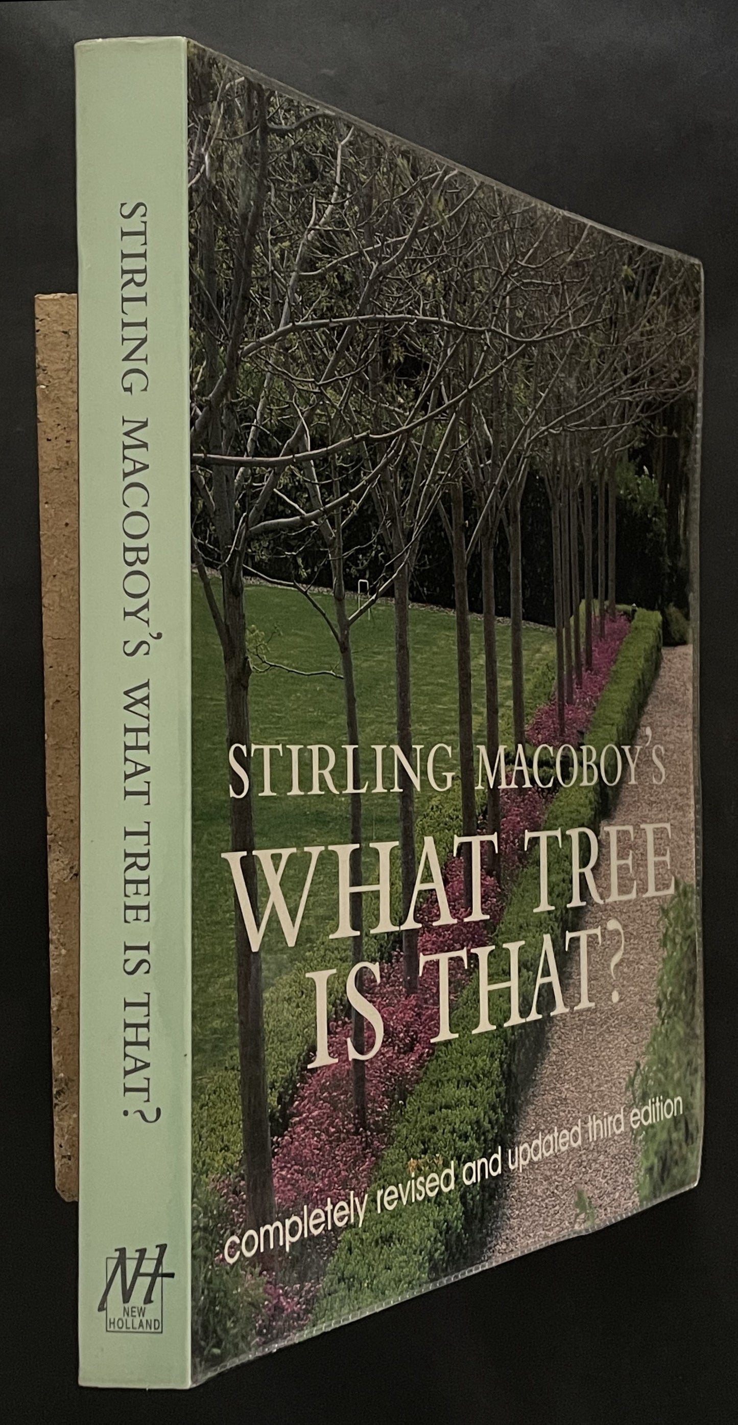 What Tree Is That? 3rd Edition by Stirling Macoboy