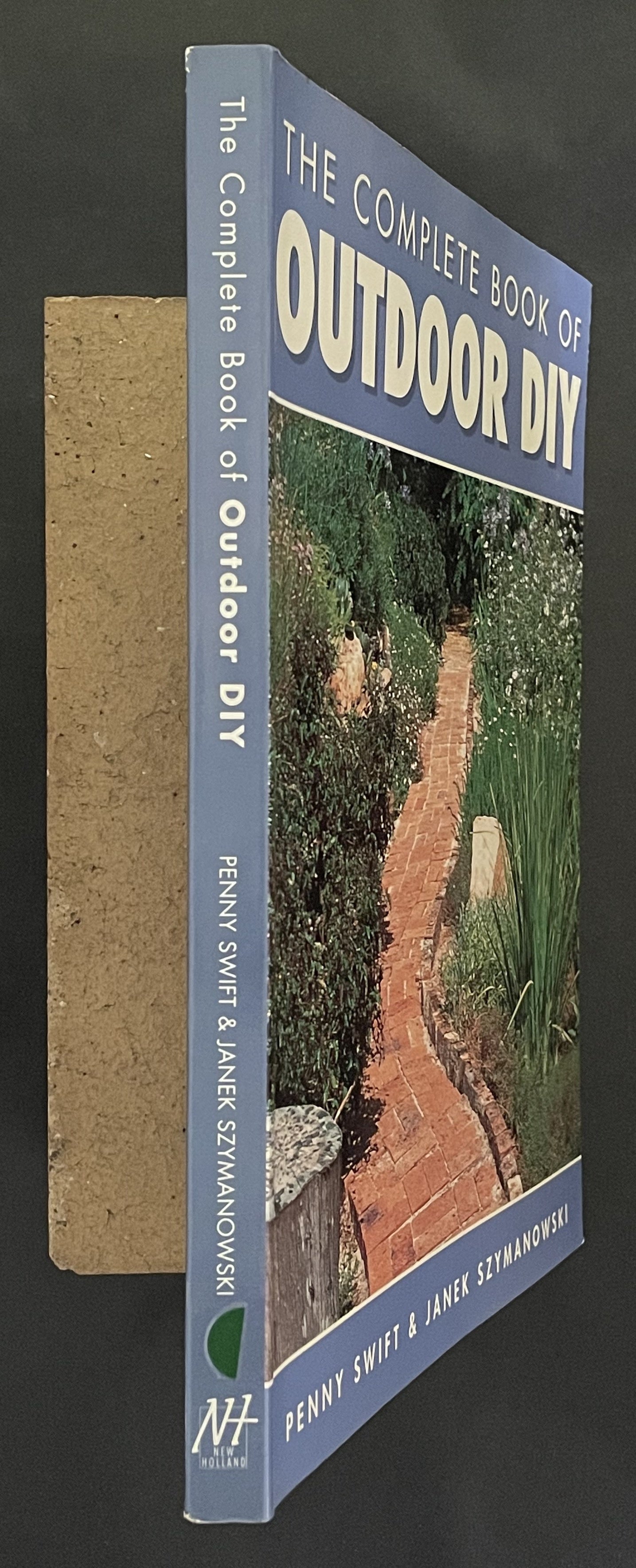 The Complete Book of Outdoor DIY by Penny Swift, Janek Szymanowski