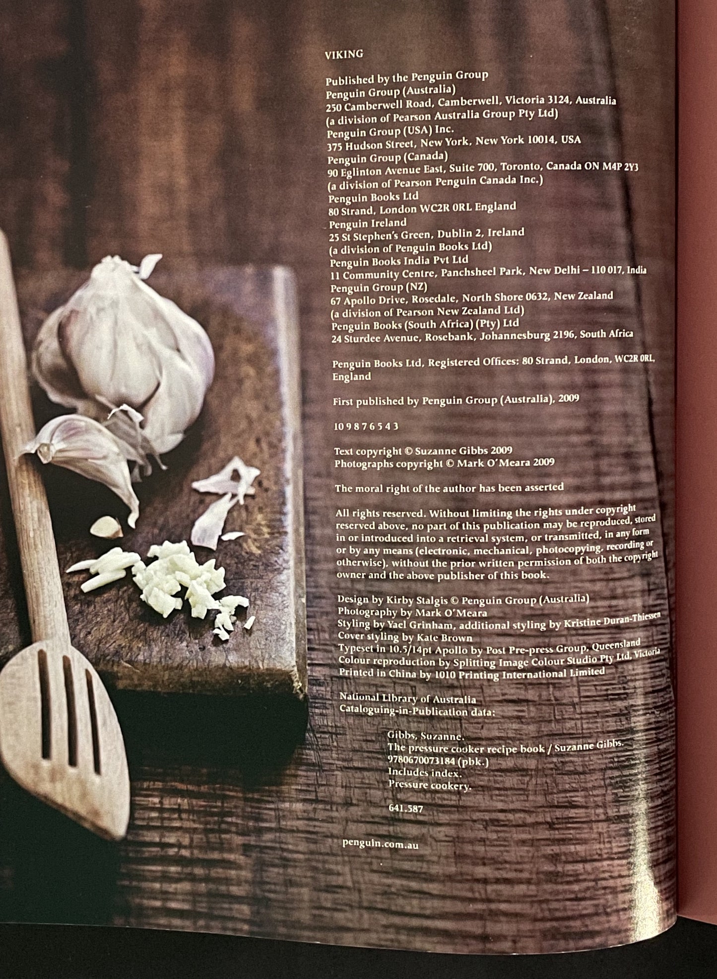 The Pressure Cooker Recipe Book by Suzanne Gibbs