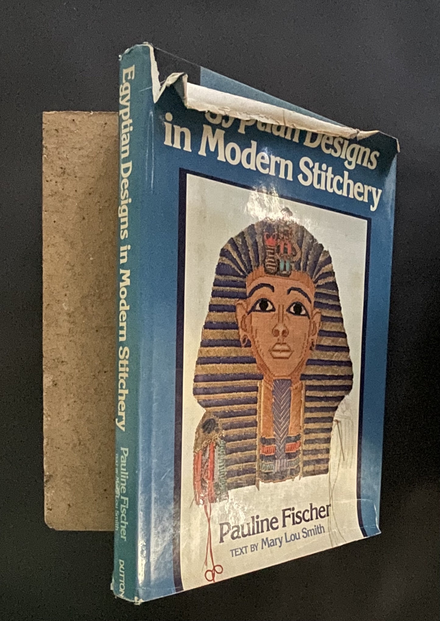 Egyptian Designs in Modern Stitchery by Pauline Fischer, Mary Lou Smith
