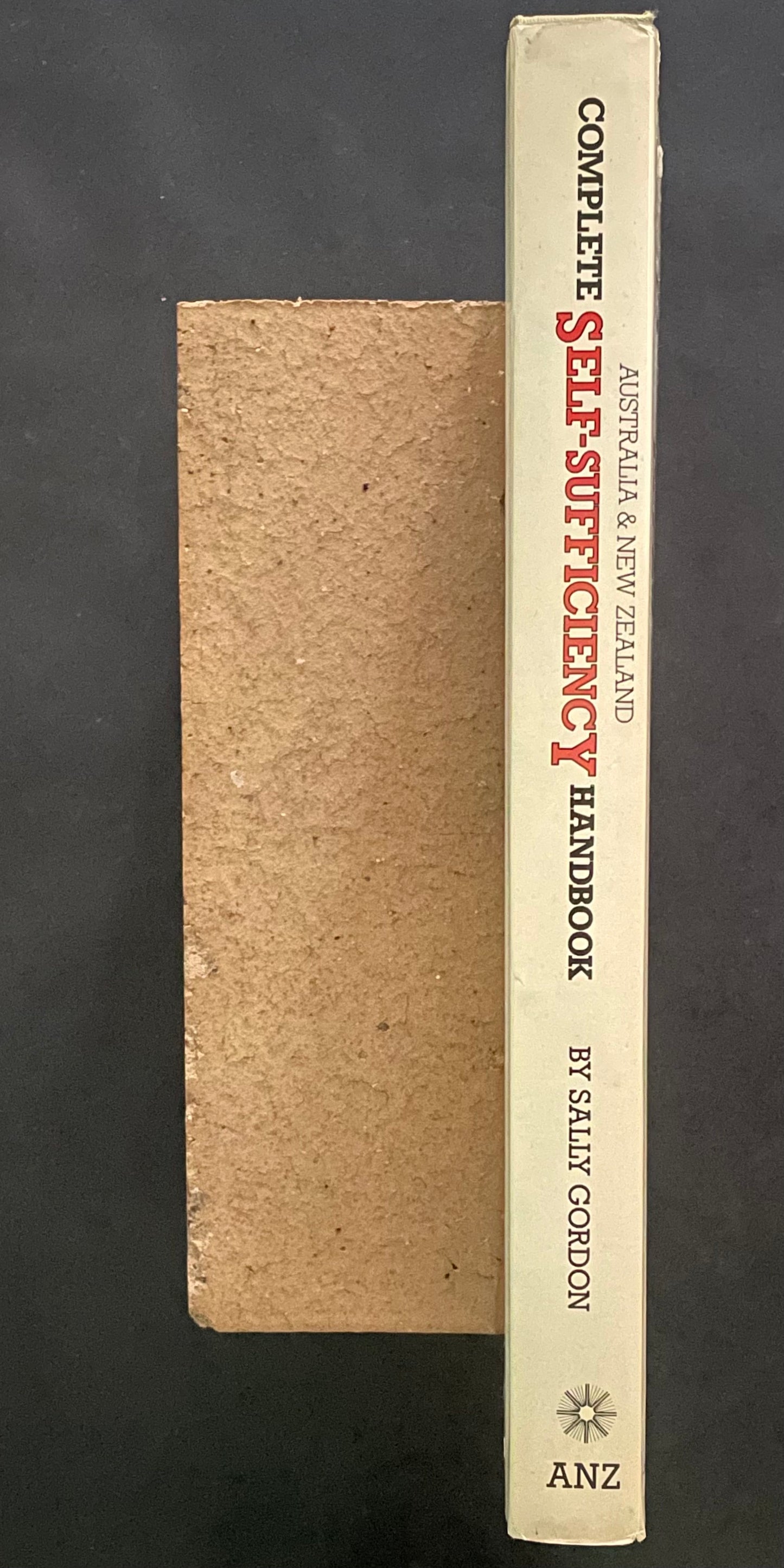 Australia & New Zealand Complete Self Sufficiency Handbook