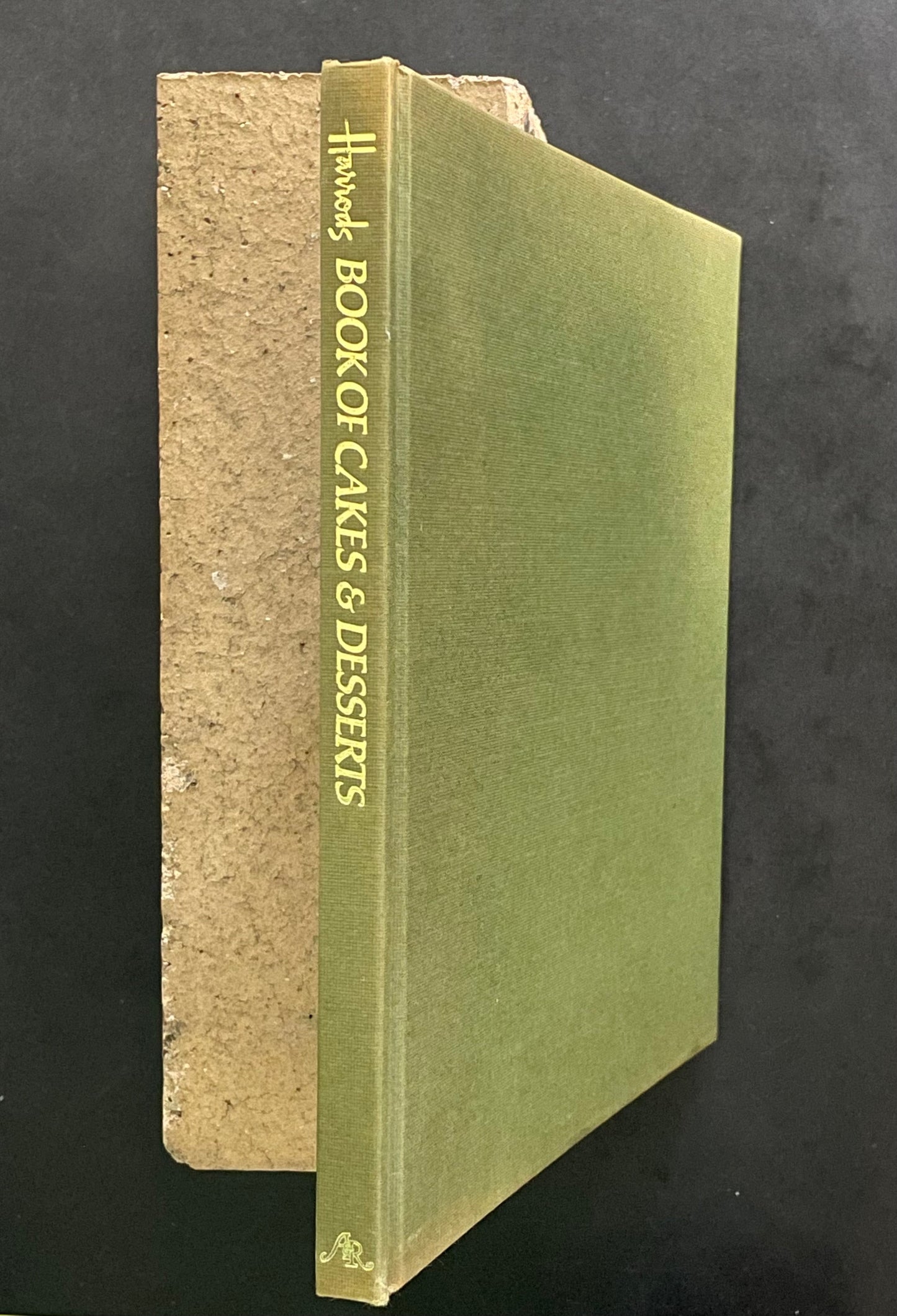 Harrods Book of Cakes & Desserts by Pat Alburey