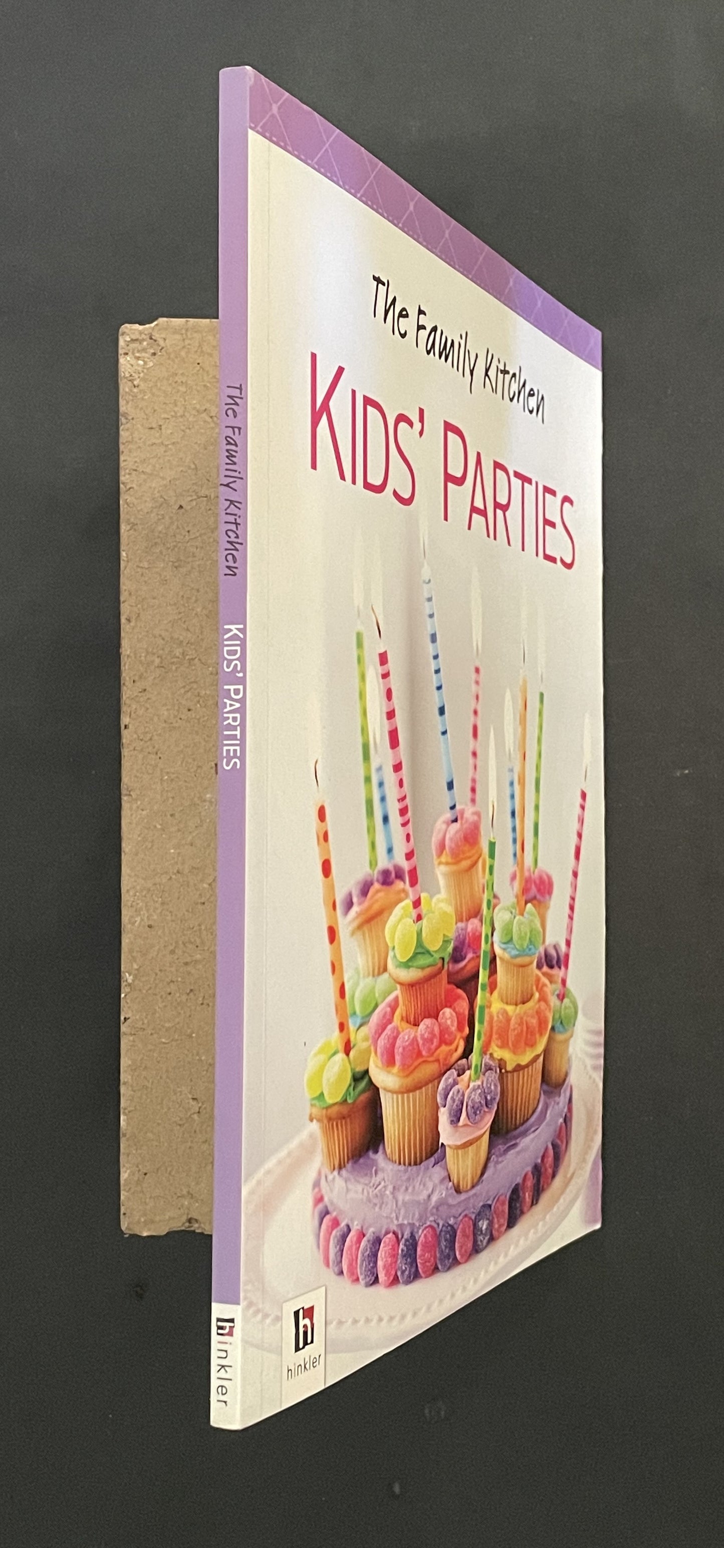 The Family Kitchen by Hinkler Books Pty, Limited