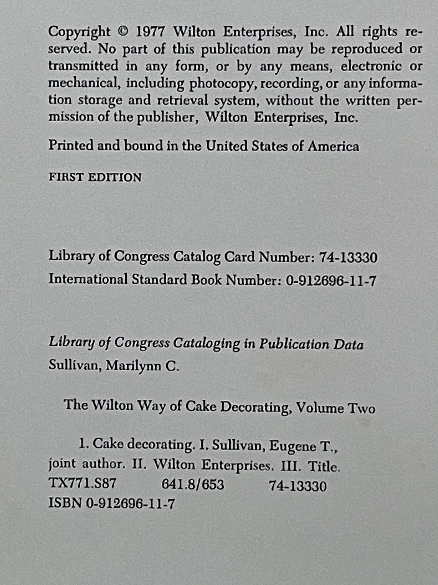 The Wilton Way of Cake Decorating by Eugene T. Sullivan, Marilynn C. Sullivan