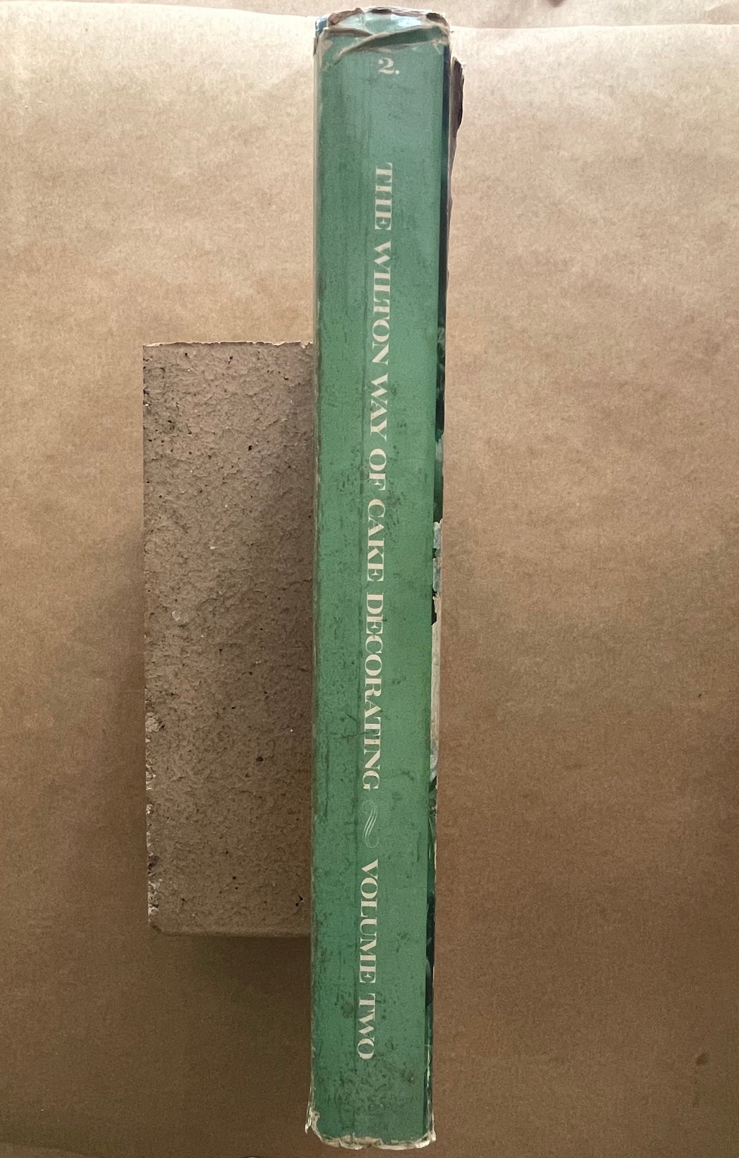 The Wilton Way of Cake Decorating by Eugene T. Sullivan, Marilynn C. Sullivan