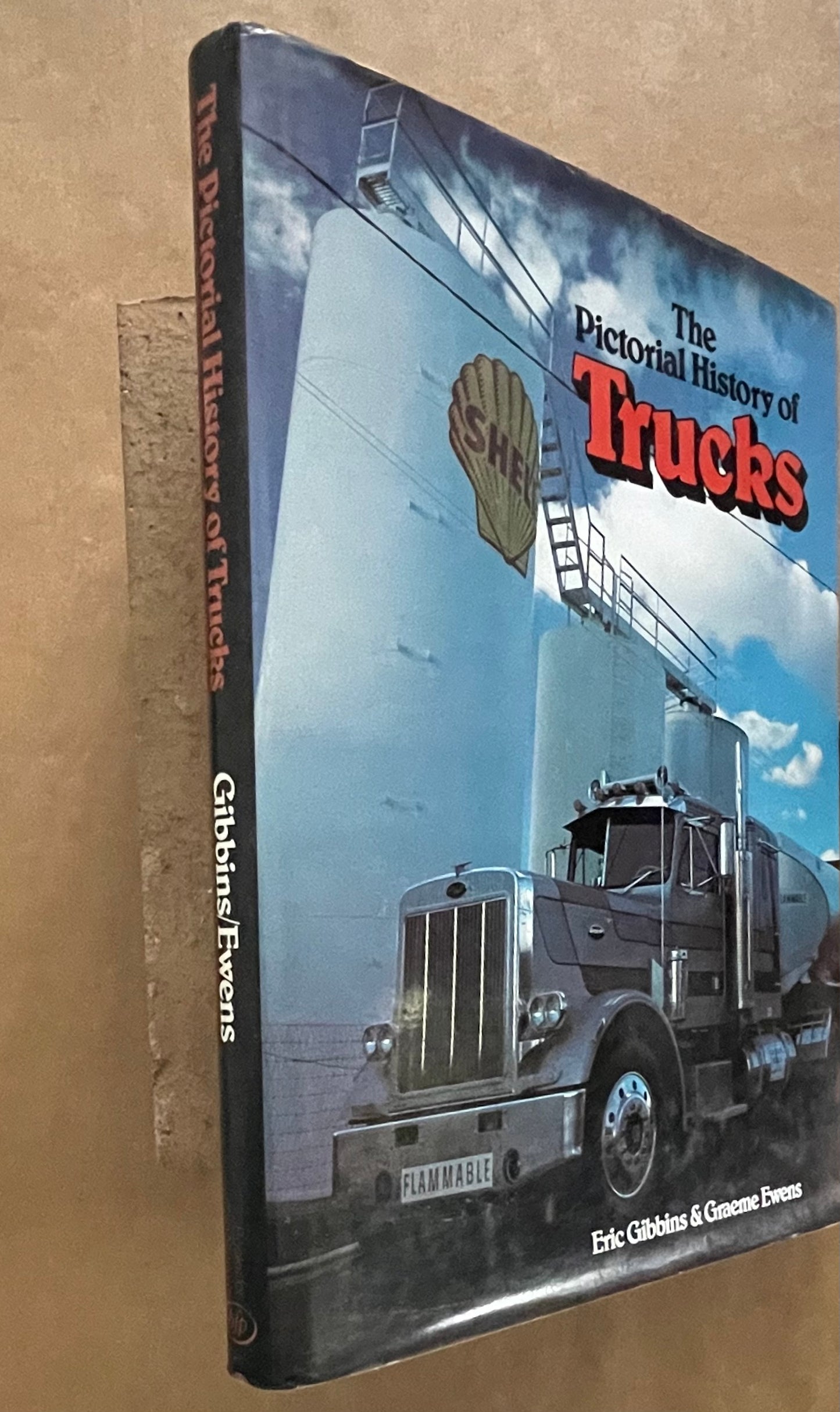 The Pictorial History of Trucks by Eric Gibbins, Graeme Ewens