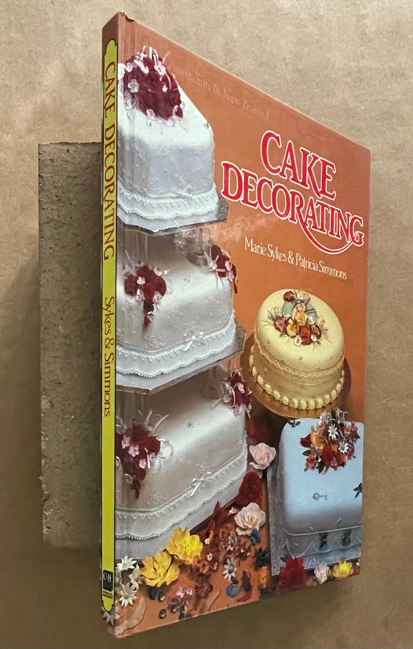 Cake Decorating by Marie Sykes, Patricia Simmons