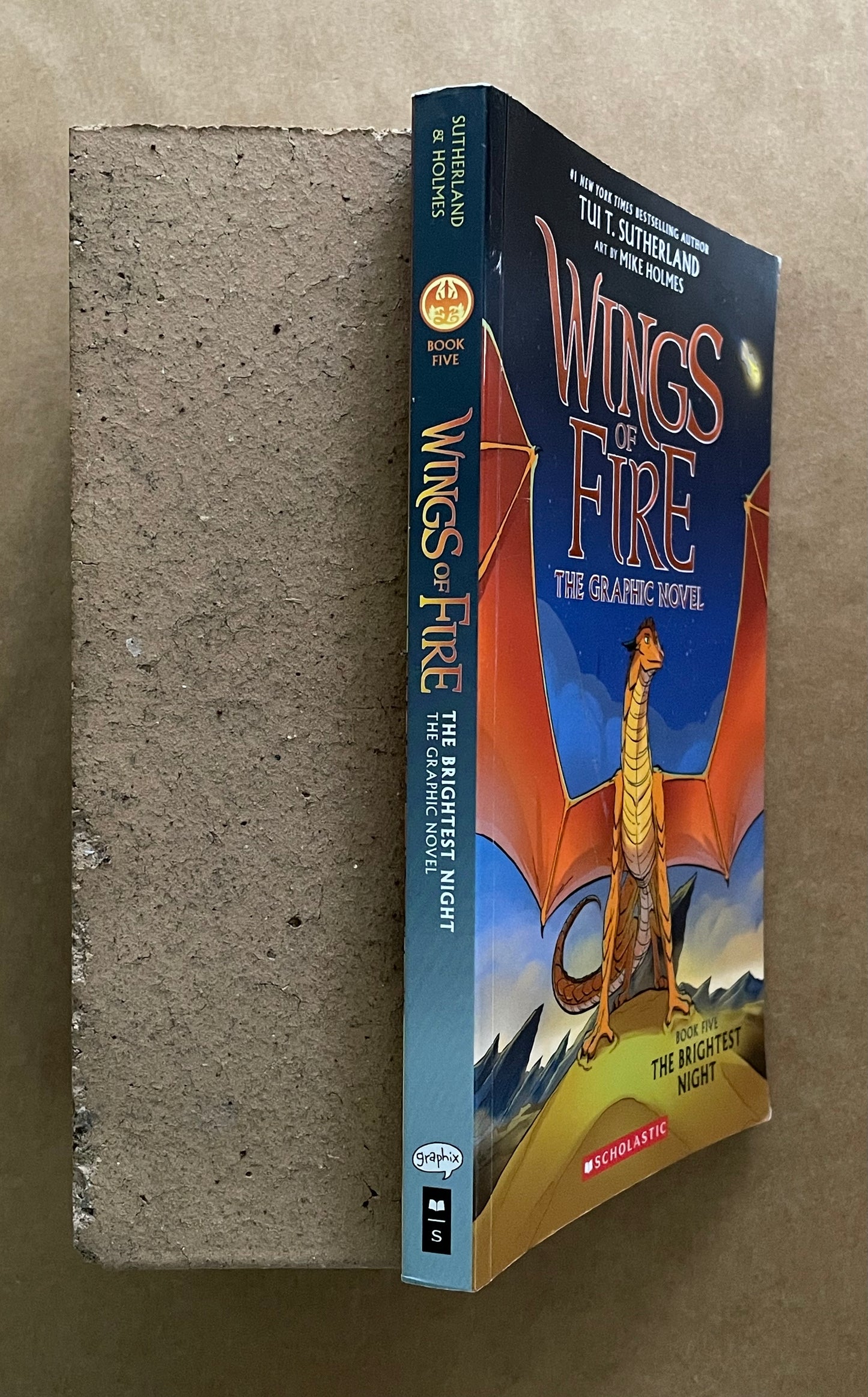 The Brightest Night: the Graphic Novel (wings of Fire #5) by Tui T. Sutherland
