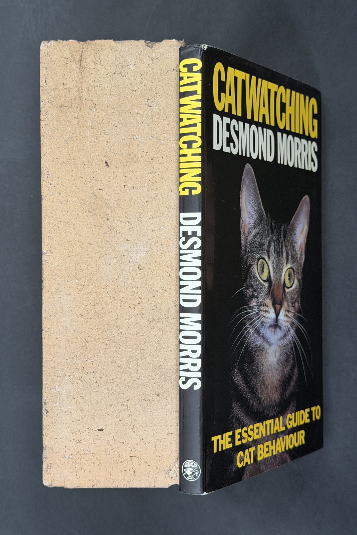 Catwatching by Desmond Morris
