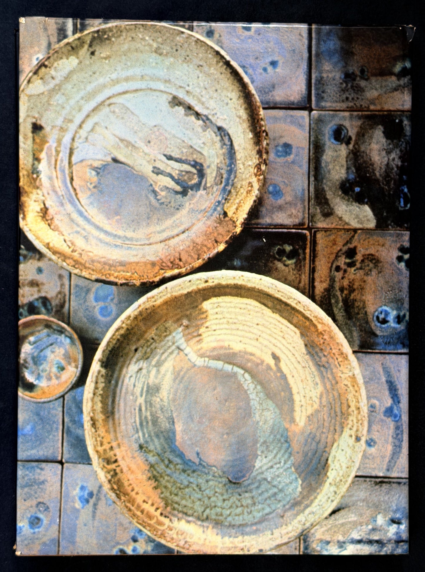 The Australian Pottery Book by Harry Memmott