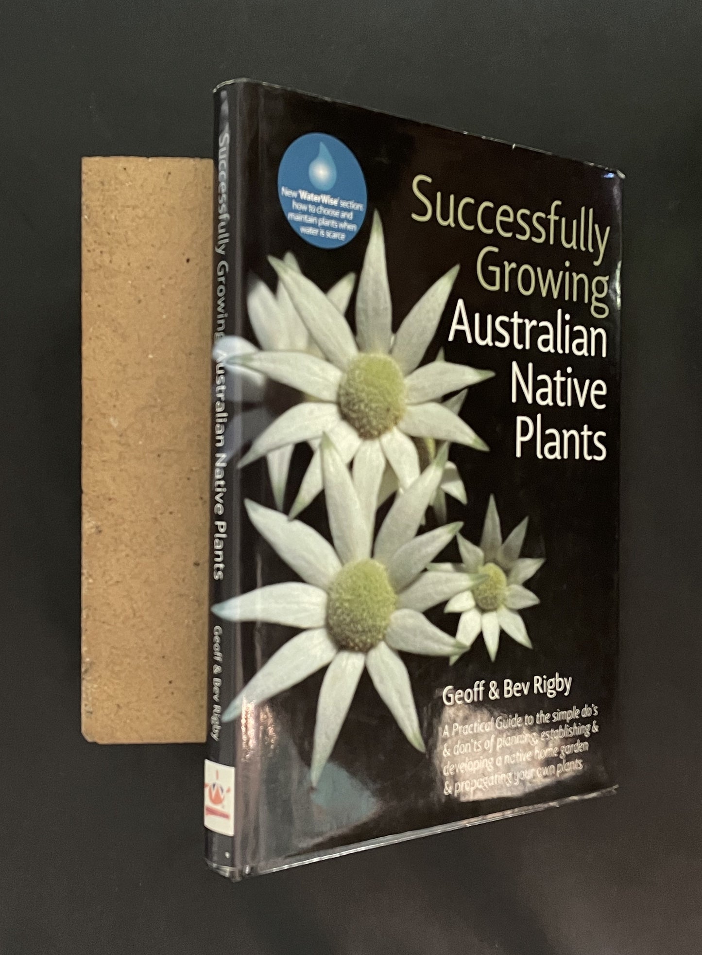 Successfully Growing Australian Native Plants by Geoff Rigby, Bev Rigby