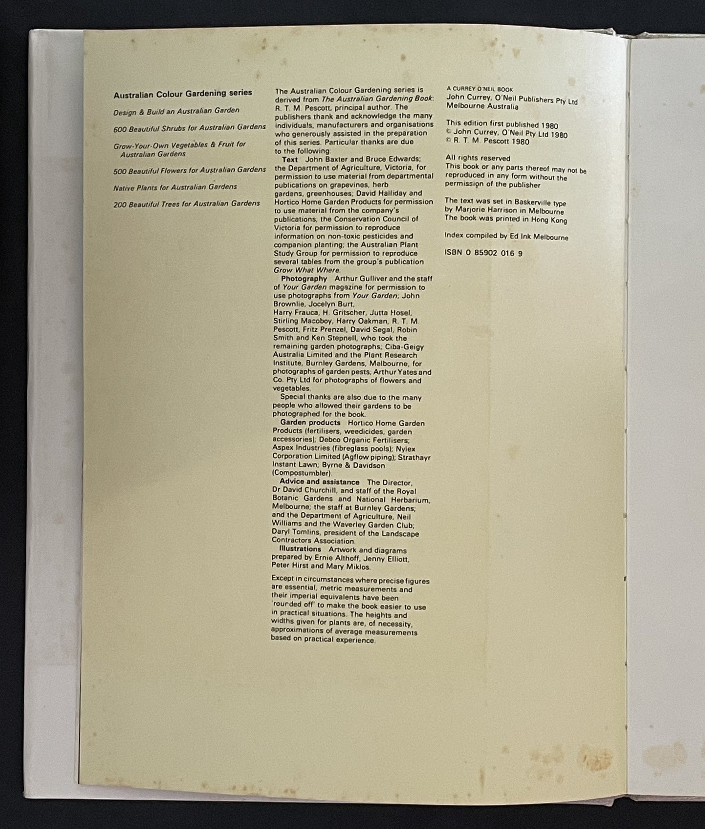 Design and Build an Australian Garden by Richard Thomas Martin Pescott