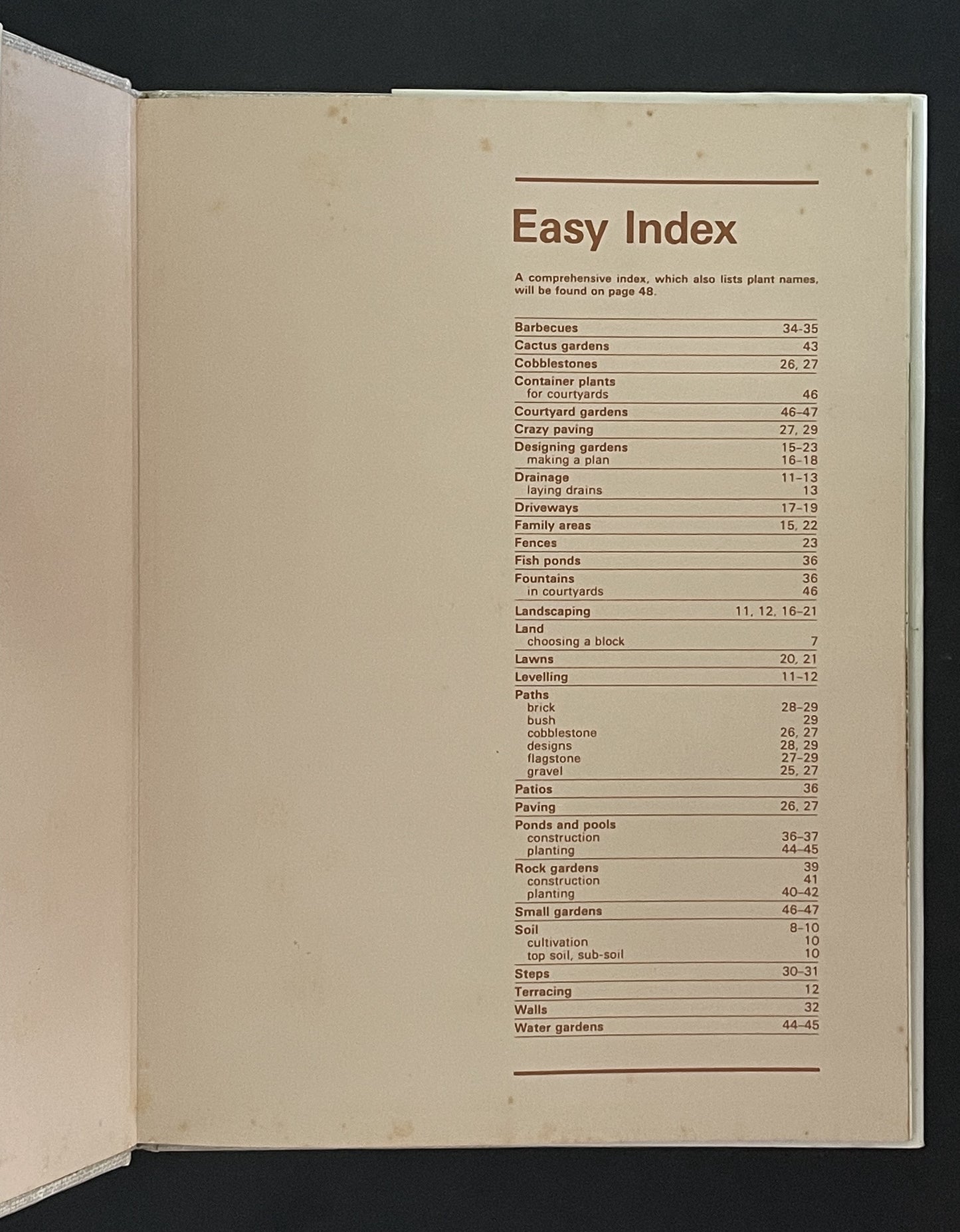 Design and Build an Australian Garden by Richard Thomas Martin Pescott