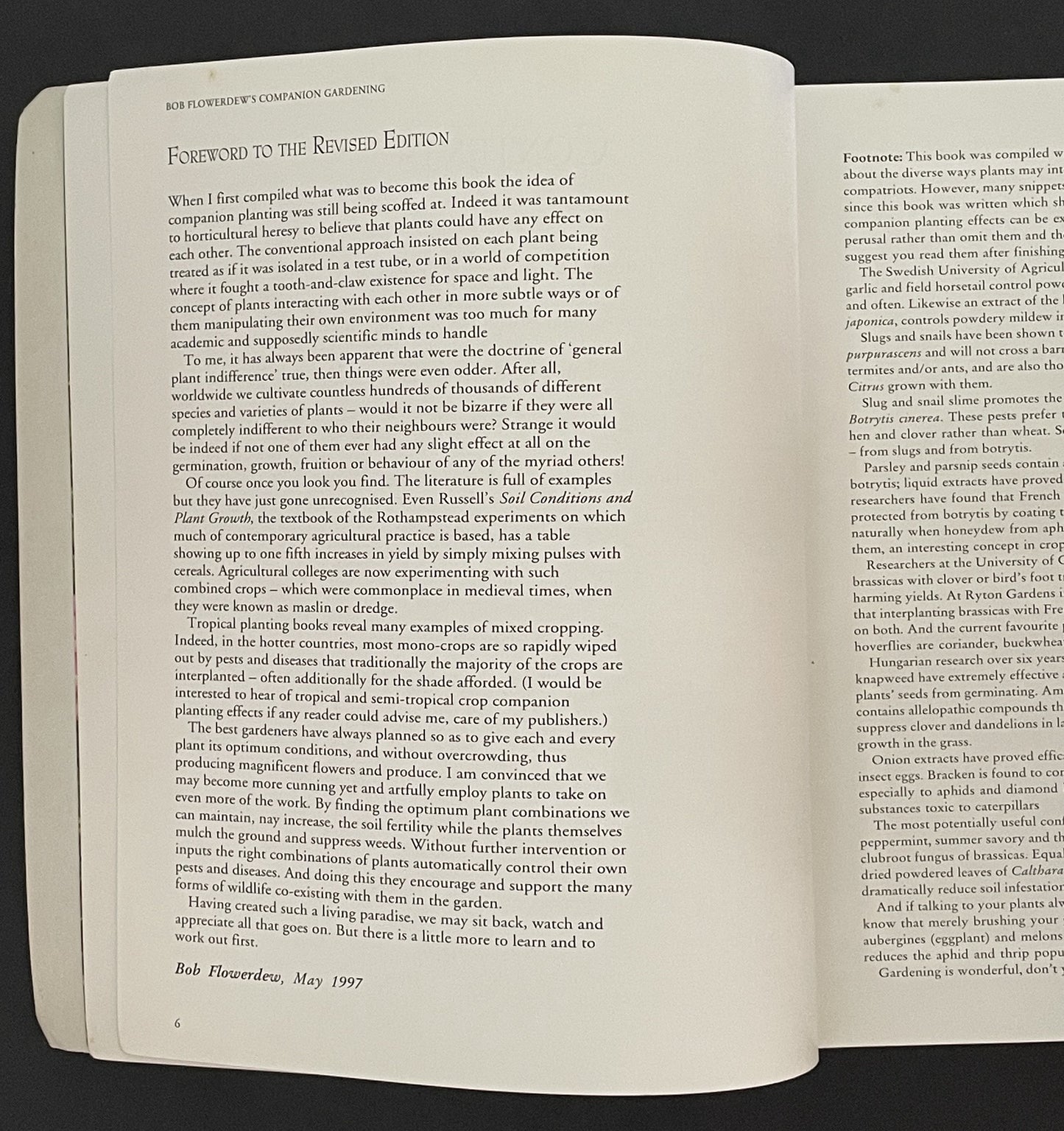 Bob Flowerdew's Complete Book of Companion Gardening