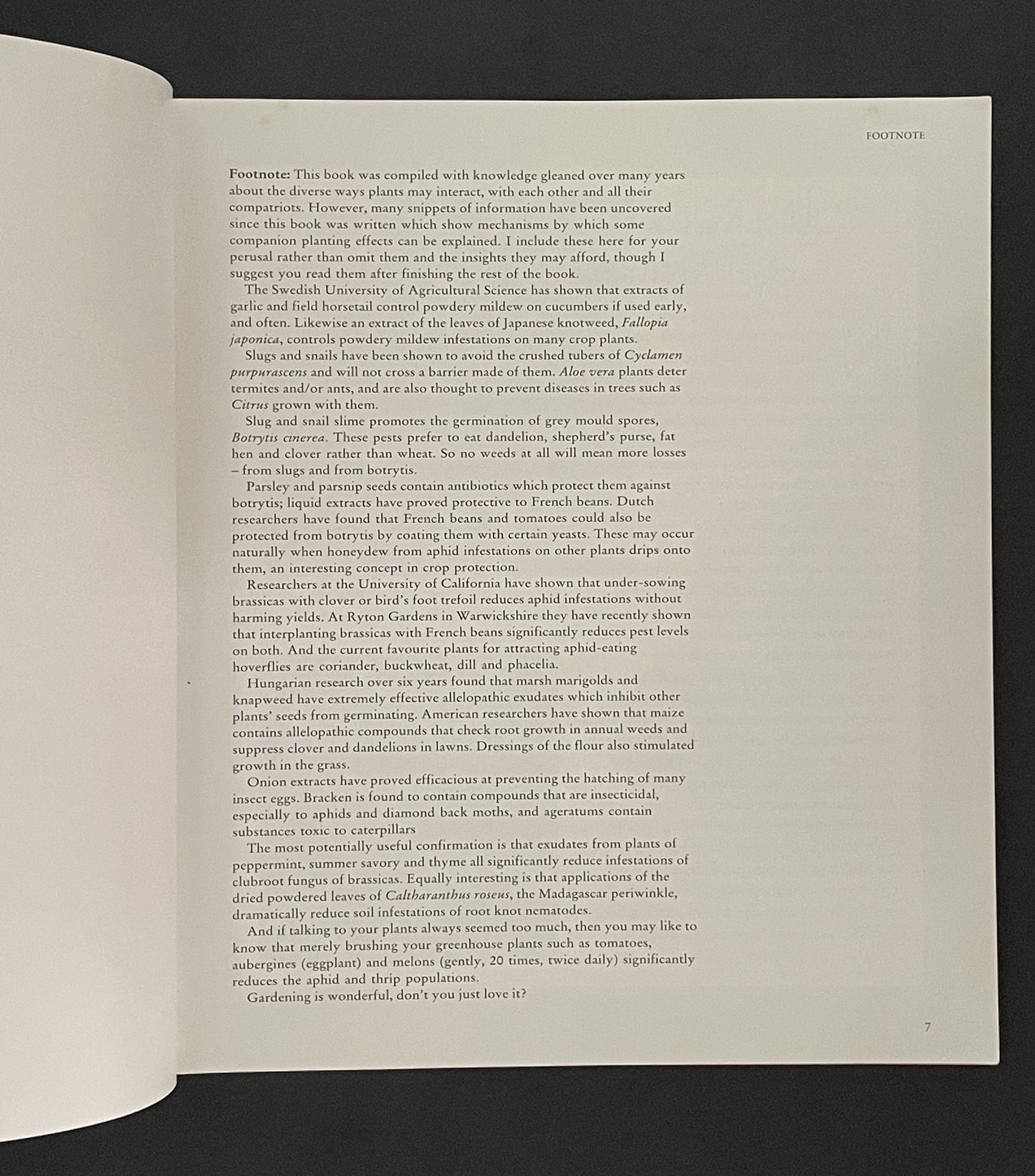 Bob Flowerdew's Complete Book of Companion Gardening