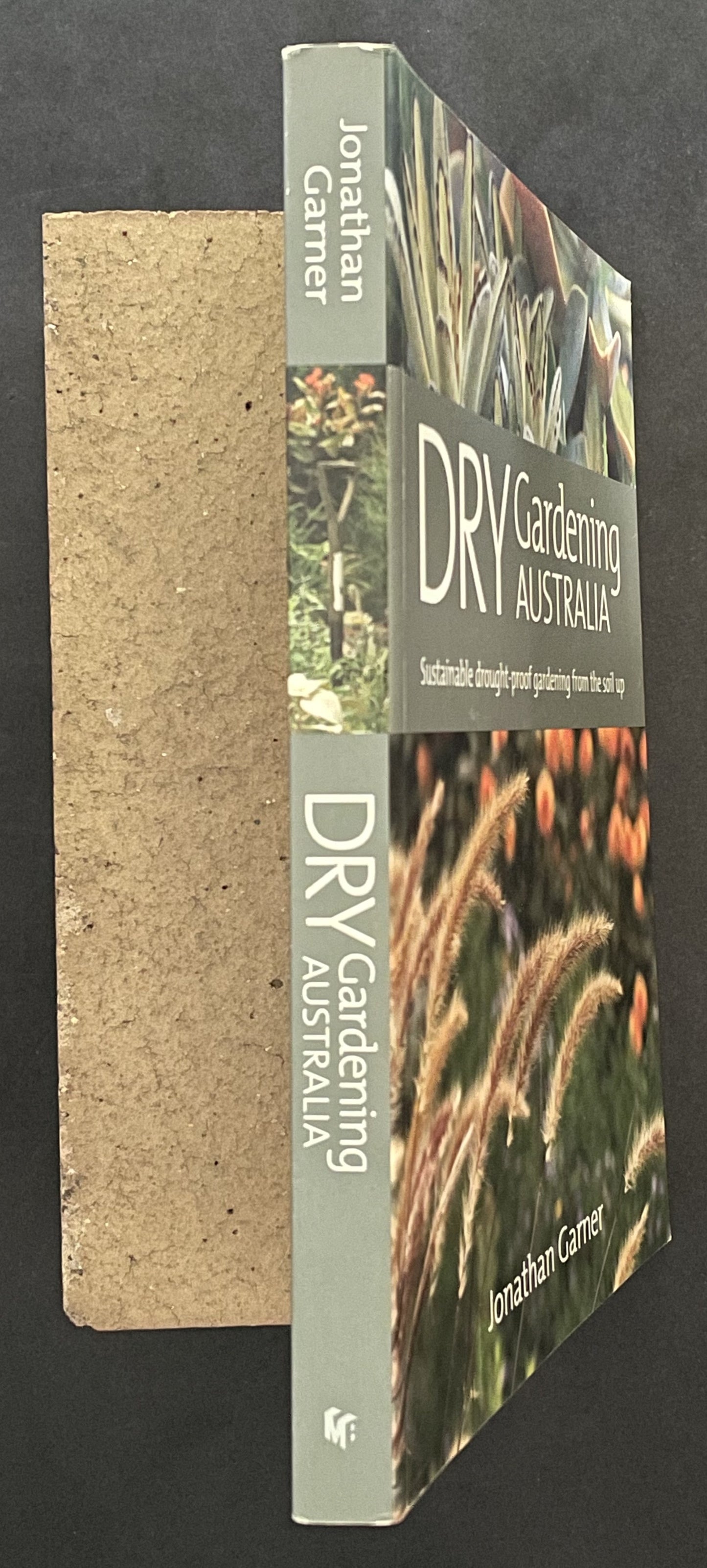 Dry Gardening Australia by Jonathan Garner, Sarah Baker