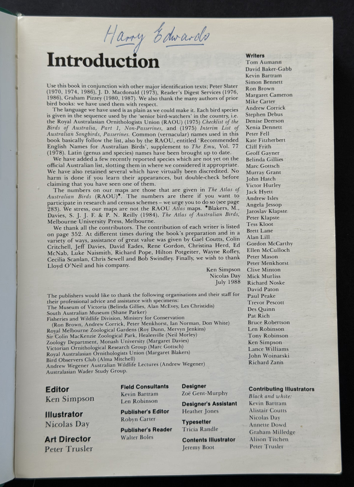 Field guide to the birds of Australia by Ken Simpson, Nicholas Day