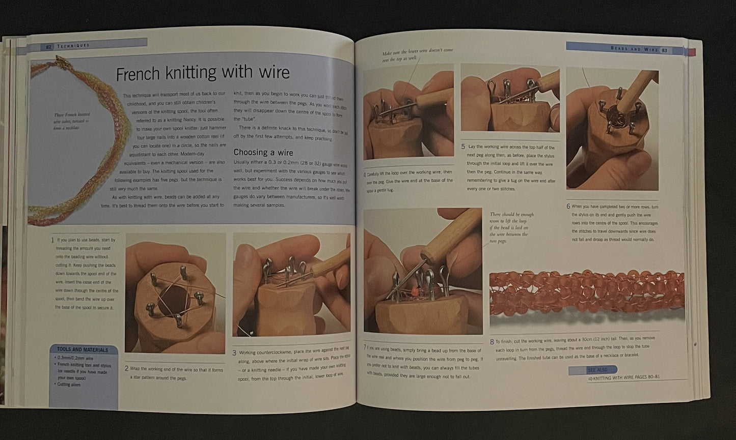 The Encyclopedia of Beading Techniques by Sara Withers, Stephanie Burnham