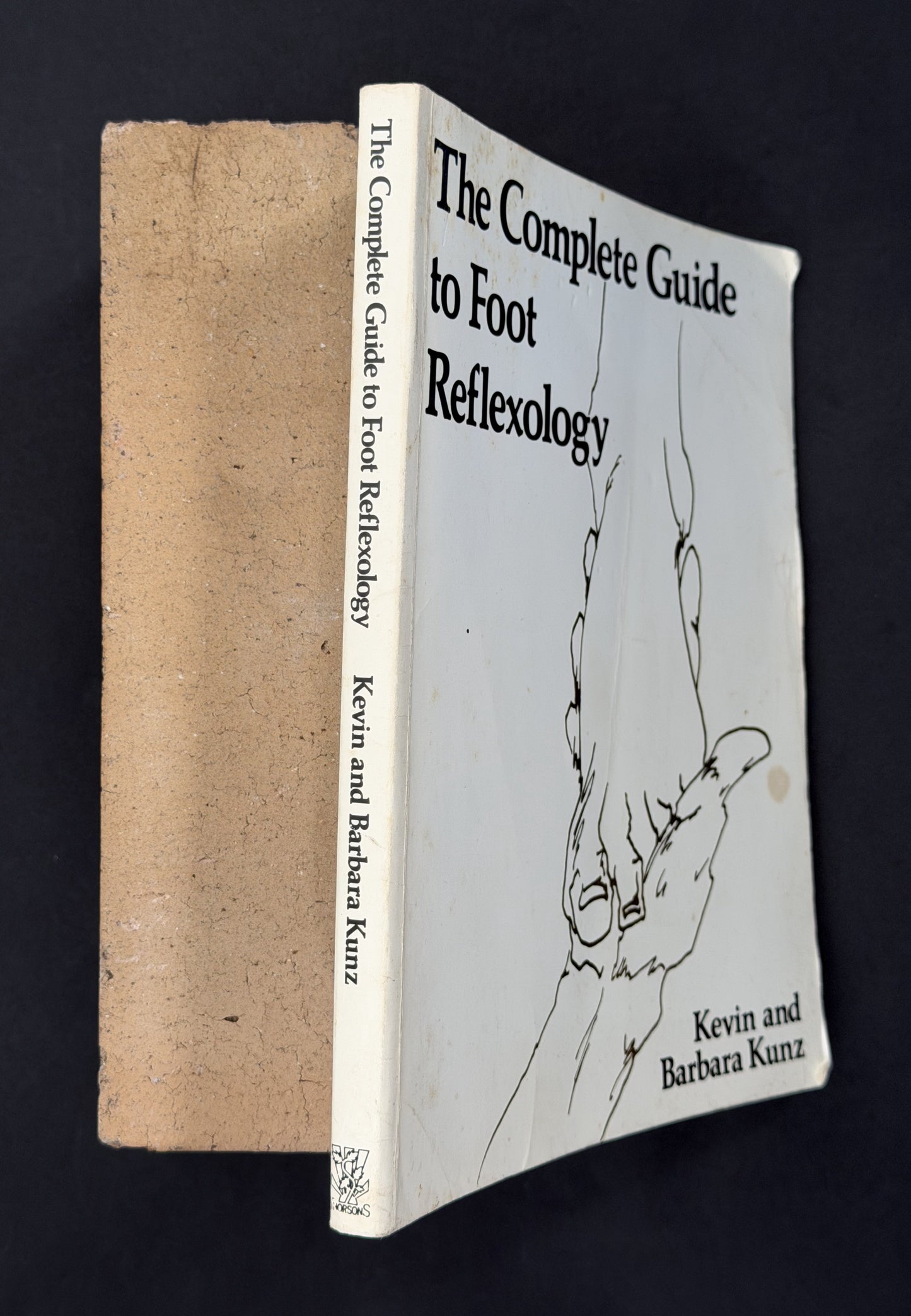 The Complete Guide to Foot Reflexology by Kevin Kunz, Barbara Kunz