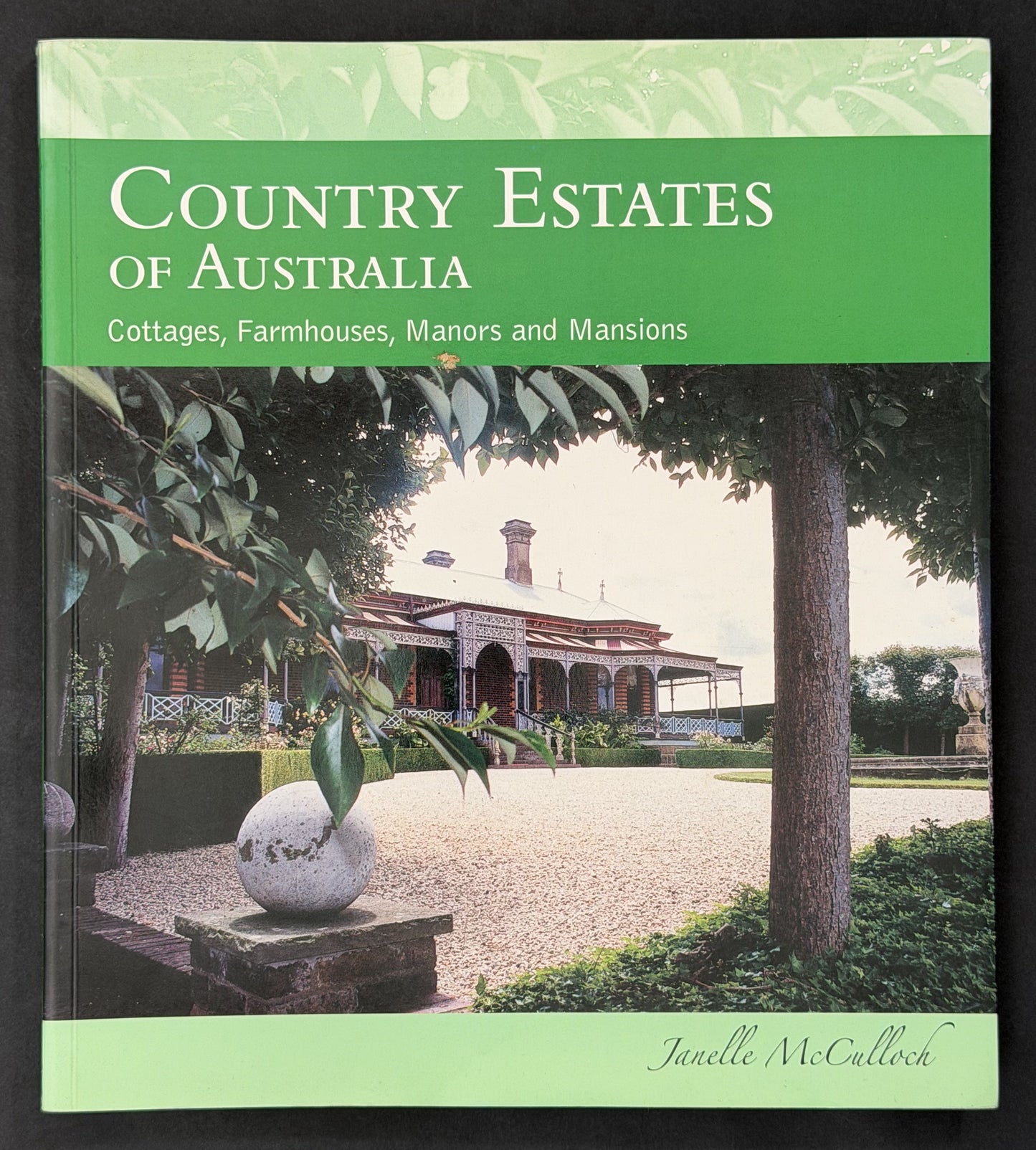 Country Estates of Australia by Janelle McCulloch