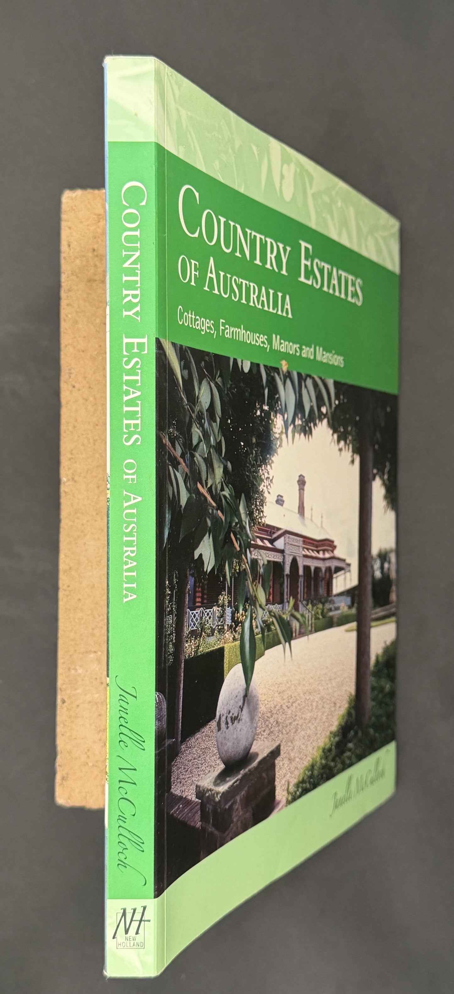 Country Estates of Australia by Janelle McCulloch