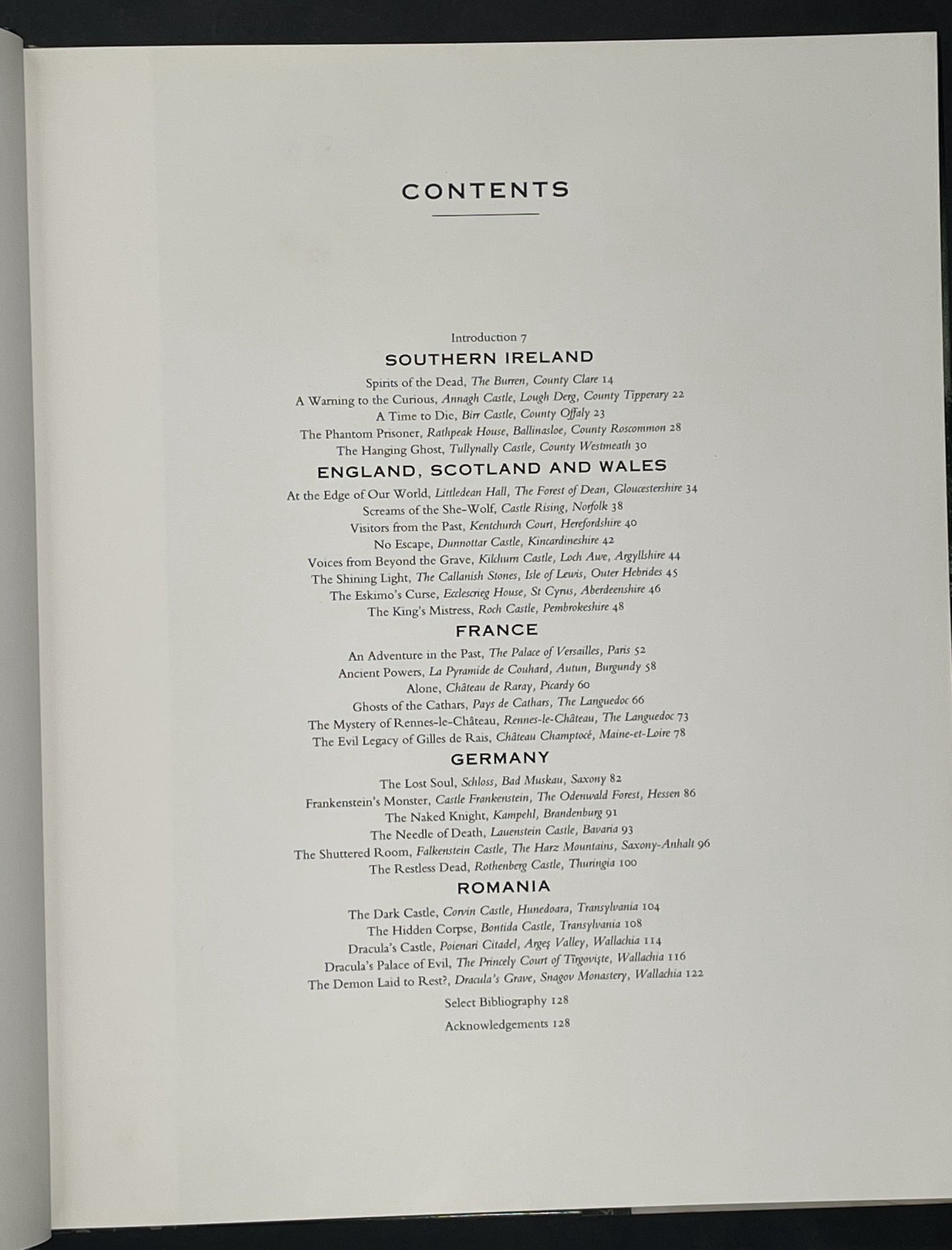 The Journal of a Ghosthunter by Random House, Simon Marsden