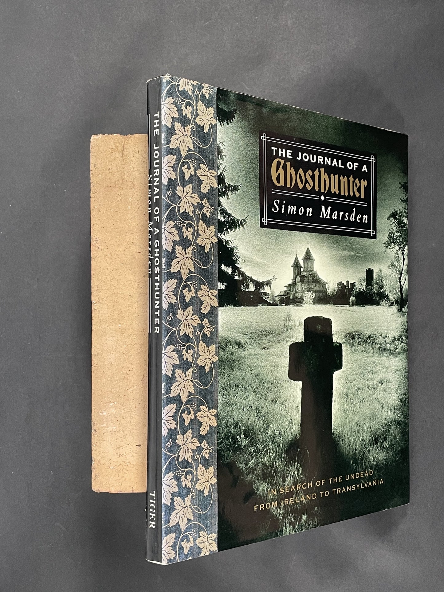 The Journal of a Ghosthunter by Random House, Simon Marsden