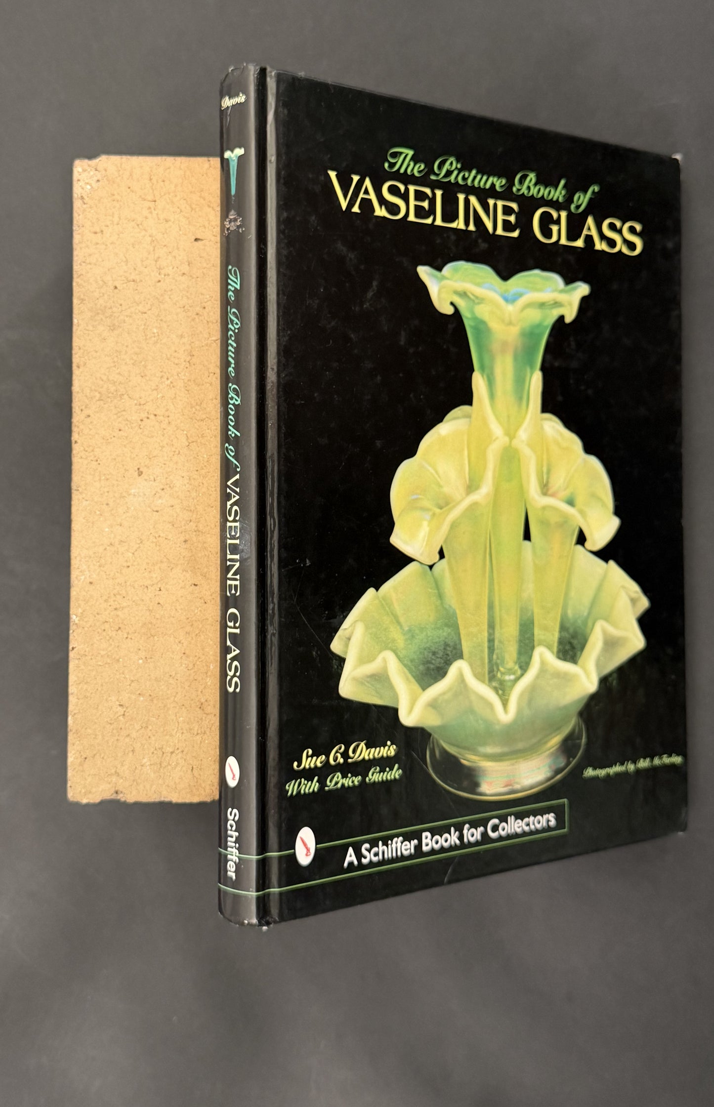 The Picture Book of Vaseline Glass by Sue C. Davis