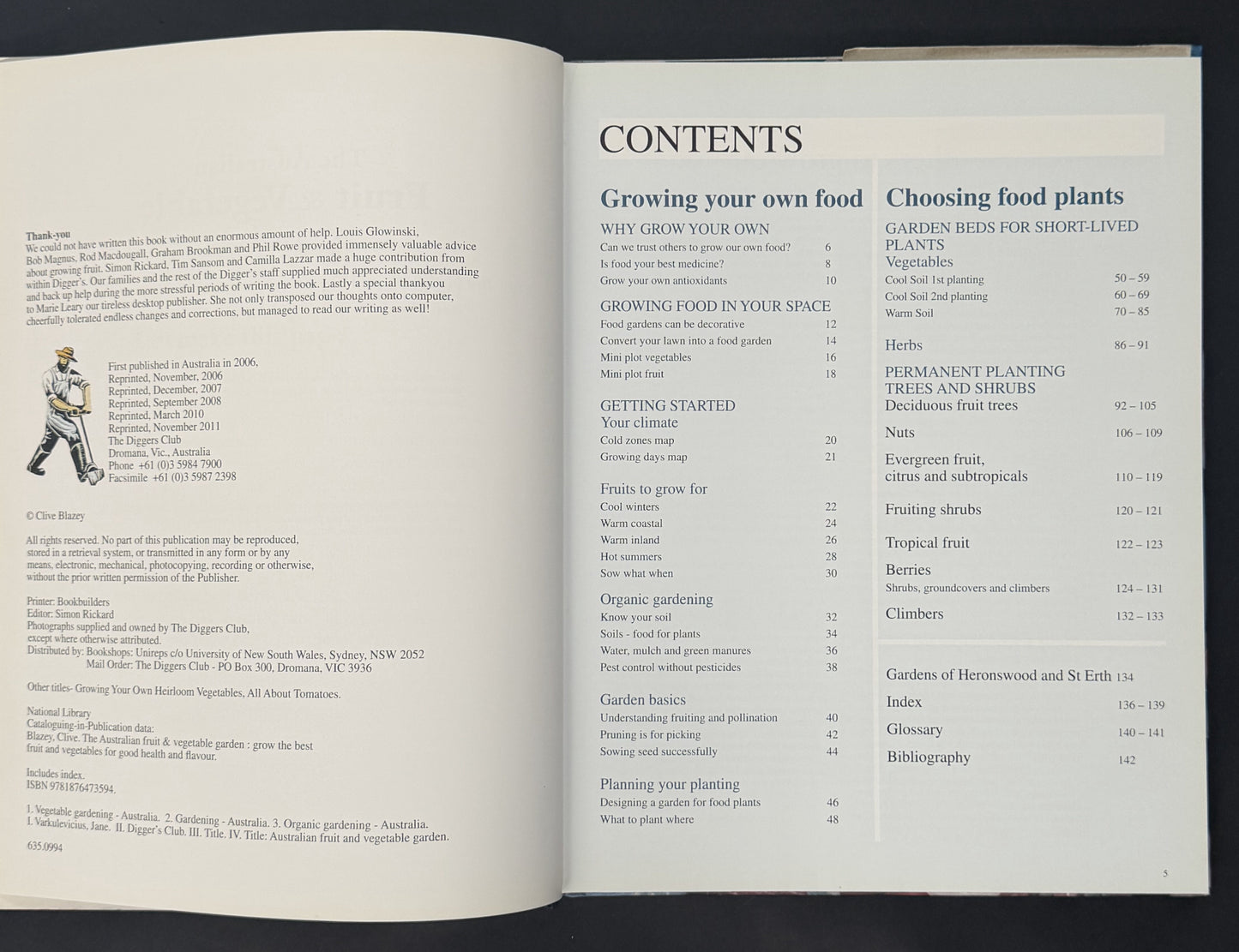 The Australian Fruit & Vegetable Garden by Clive Blazey, Jane Varkulevicius