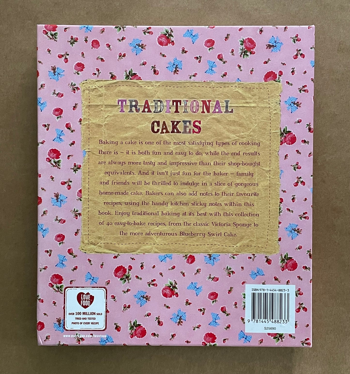 Traditional Cakes by Parragon Book Service Limited