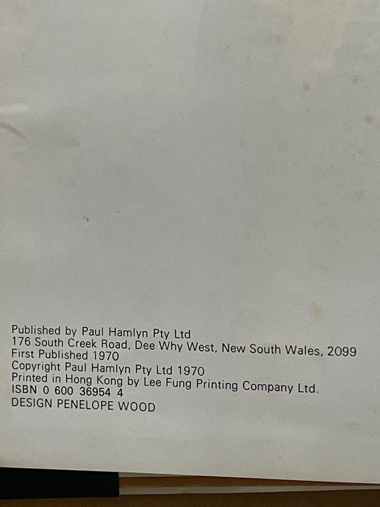 The Australian Pottery Book by Harry Memmott